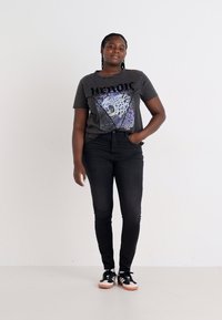ONLY Carmakoma CARMIKO LIFE WASHED TEE - Marškinėliai su spaudiniu - black