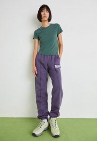 Nike Sportswear PANT - Calças de fato de treino - dark raisin