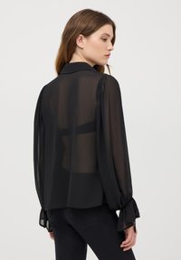 Terranova CON MANICHE A SBUFFO E POLSINI ARRICCIATI - Camicia - nero