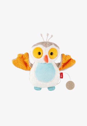 Giocattolo gufo di peluche con grandi occhi gialli, ali arancioni a pois, pancia e piedi blu, e una scatola musicale con cordicella attaccata sul lato destro.