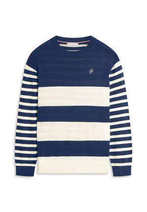 Marineblauw-wit gestreepte trui met lange mouwen, brede horizontale strepen op de romp en smallere strepen op de mouwen, ronde hals.