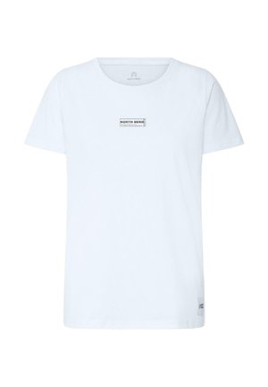 Weißes T-Shirt mit kurzen Ärmeln und Rundhalsausschnitt, mit einem kleinen rechteckigen "North Bend"-Logo auf der Brust und einem Seitenschild nahe dem Saum.