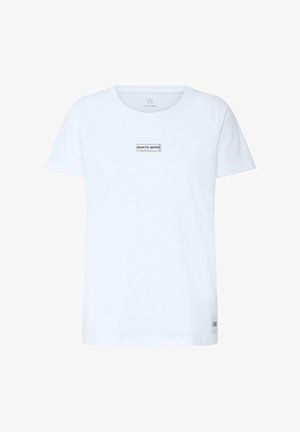 Hvid T-shirt med korte ærmer og rund halsudskæring, med et lille rektangulært "North Bend"-logo på brystet og en sidesømsetiket nær kanten.