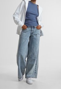 Urban Classics Sudadera con cremallera - white