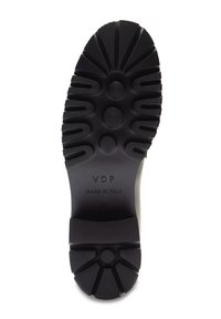 Sole in gomma nera con pattern di grip testurizzato, contrassegnato "VDP MADE IN ITALY" e taglia "37", con accenti circolari in rilievo per migliorare la trazione.