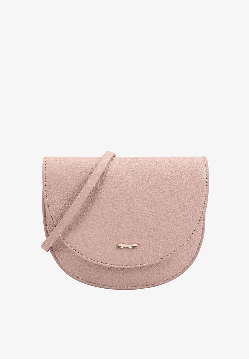Petit sac bandoulière en cuir texturé rose clair avec rabat et sangle fine, présentant un petit logo doré au centre devant.