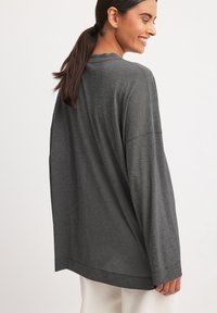 NA-KD Pitkähihainen paita - dark grey