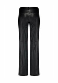 Zwarte leren broek met een recht gesneden ontwerp, voorzien van achterzakken en een strakke afwerking. Het materiaal heeft een gladde, glanzende textuur.