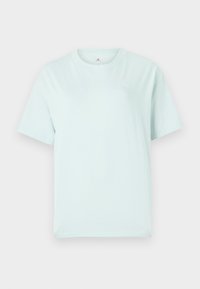 Miętowa zielona bawełniana koszulka z krótkimi rękawami, okrągłym dekoltem i małym białym logo na lewej piersi. Gładki, prosty design.