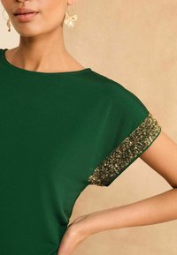 Love & Roses SEQUIN CUFF REGULAR FIT - Printtipaita - green with gold
