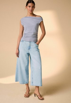 Next, REGULAR FIT - ASYMMETRIC SLEEVELESS DRAPE TOP . - T-Shirt basic - held