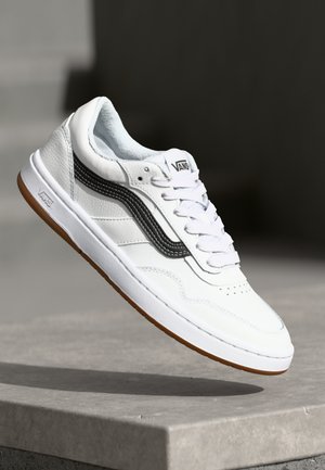 CRUZE 3.0 UNISEX - Zapatillas - white