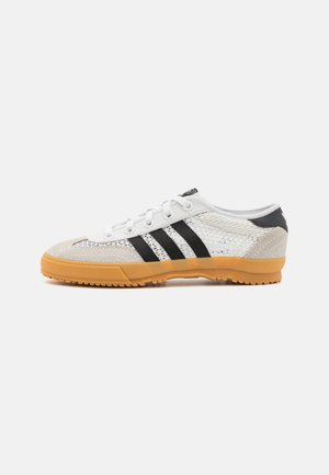 adidas Originals, Sneaker low - white