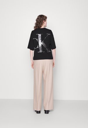 BLOWN TEE - T-shirts med print - black