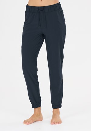 Athlecia, TRAININGSHOSE AUSTBERG MIT LOCKERER PASSFORM - Trousers - dark sapphire