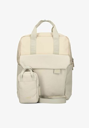 Mochila beige con dos asas, correas ajustables y bolsillo frontal; incluye un pequeño estuche a juego con cierre de cremallera.