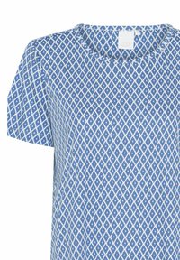 Blå bomulls t-shirt med ett geometriskt diamantmönster i vitt, rund halsringning och korta ärmar. Mjuk textur och lös passform.