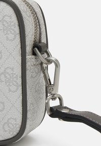 Guess VEZZOLA - Borsa a tracolla - white/grey