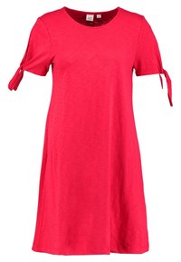 Robe rouge à manches courtes avec un col rond, dotée de accents noués sur les manches et d'une coupe décontractée, fabriquée en tissu doux, longueur genoux.