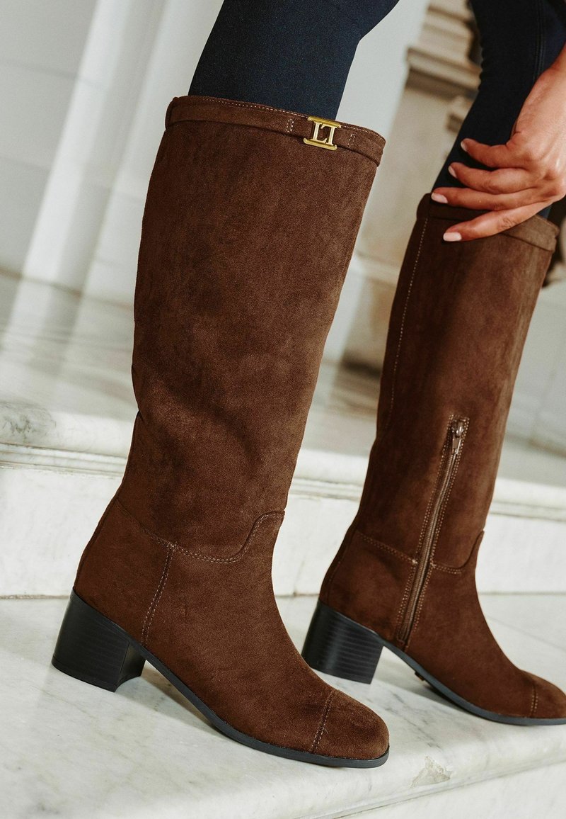 Lipsy Stiefel chocolate brown/braun Zalando