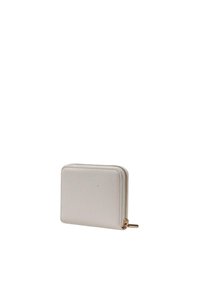 Portafoglio compatto in pelle bianca con bordi arrotondati, chiusura a zip e una linguetta in metallo dorato. Texture morbida con superficie liscia.