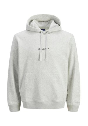 Grå hættebluse lavet af blødt materiale, med en frontkængurulomme og et lille broderet logo over lommen.
