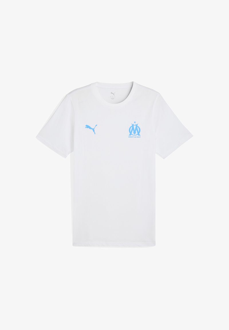 Balta īsām piedurknēm T-krekls, izgatavots no kokvilnas, ar gaiši zilu Puma logo un Marseļas emblēmu kreisajā krūtī. Gluda tekstūra.