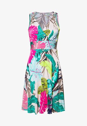 Robe sans manches, longueur au genou, avec un décolleté en V et un imprimé tropical vibrant de feuilles dans des tons roses, verts, bleus et beiges.