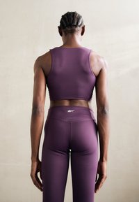 Reebok LUX CONTOUR CROP - Felső - midnight plum