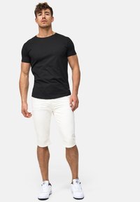 INDICODE JEANS VASILE - Kratke hlače od trapera - offwhite