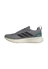 Zapatillas deportivas grises con acentos negros, parte superior de malla texturizada y una mediasuela blanca con manchas. Presenta una suela flexible y un tirador en el talón.