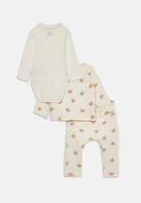 Tre-delars krämfärgad babyklädesset som inkluderar en enkel långärmad bodysuit, en långärmad skjorta och byxor med tryck av brunt djuransikte.