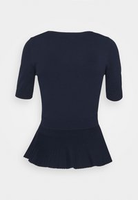 Mörkblå stickad topp med rund hals, korta ärmar och plisserad nederkant. Den har en åtsittande bodice som övergår till en utställd nederdel.