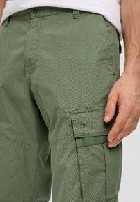 s.Oliver Shorts - tannengrün