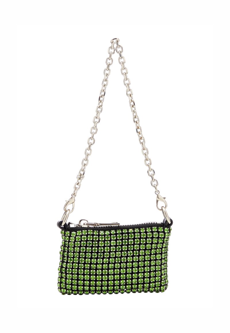 Borsa a mano con base nera, decorata con strass verdi, dotata di una tracolla in metallo argentato e chiusura con zip, di forma rettangolare compatta.