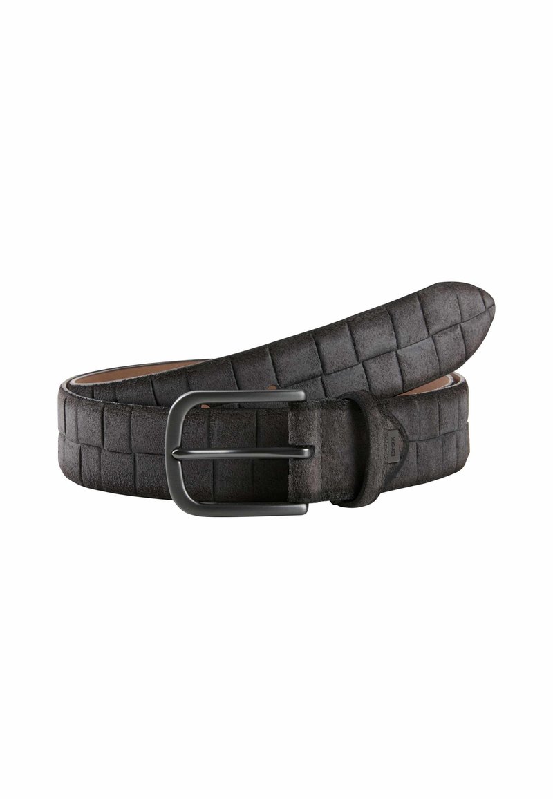 Zwarte geweven leren riem met een rechthoekige matte zwarte metalen gesp. De textuur is glad met een patroon van vierkanten.