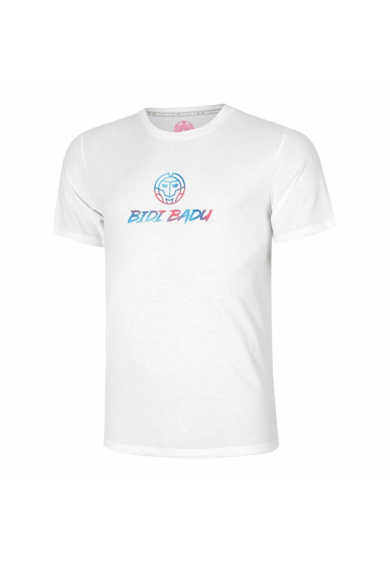 Camiseta de algodón blanca con cuello redondo, mangas cortas y texto impreso en colores "BIDI BADU" con un logotipo en azul y rojo.