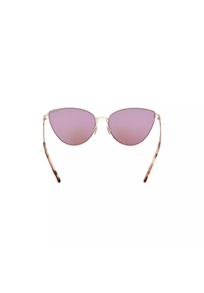 Occhiali da sole metallici a forma di occhio di gatto con lenti rosa, montatura in metallo bronzeo snodato e punte delle aste in marrone. Progettati con un'estetica minimalista.