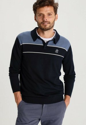 Marineblauer Pullover mit hellblauen Akzenten, ausgestattet mit einem kragenlosen Hals und horizontalen Streifen. Hergestellt aus einem weichen, strukturierten Stoff.