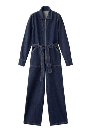 Dunkelblauer Denim-Overall mit langen Ärmeln, Reißverschluss vorne, Gürtel in der Taille, weitem Bein und zwei Vorder-Taschen.