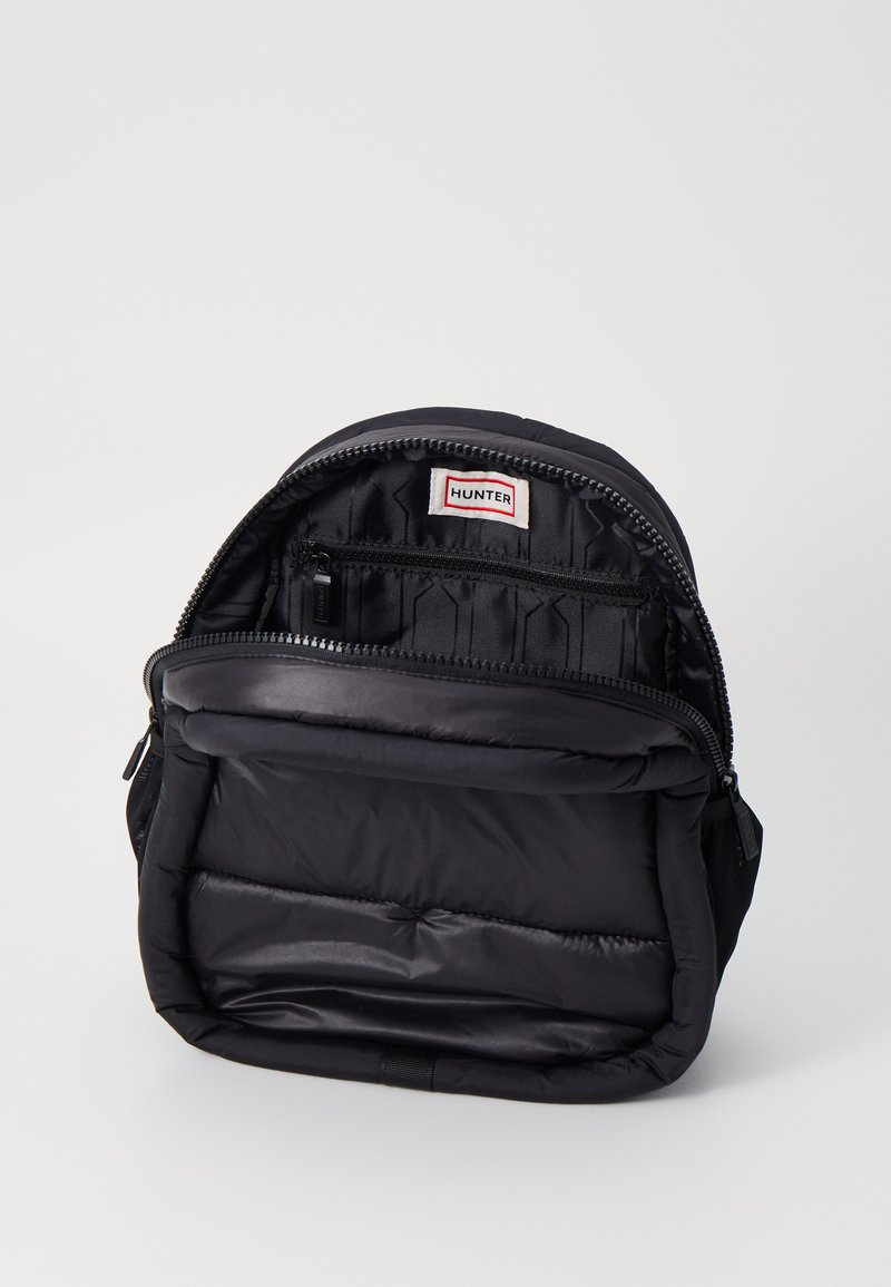 hunter original mini black nylon backpack Boots Iona Kids  Hunter Boots Nordic The Original Nylon Backpack in classic black is a fun but functional everyday bag Rucksack Hunter Original Mini Top