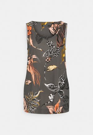 Top sin mangas de color gris oscuro con cuello redondo, con un gran estampado floral abstracto en tonos naranja, beige, amarillo y negro.