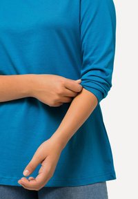 Ulla Popken COL ROND - Langarmshirt - light blue