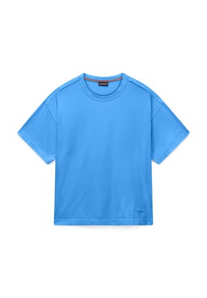 Ensfarvet, klarblå, kortærmet T-shirt med rund halsudskæring og en lille signaturdetalje nær den nederste kant på en hvid baggrund.