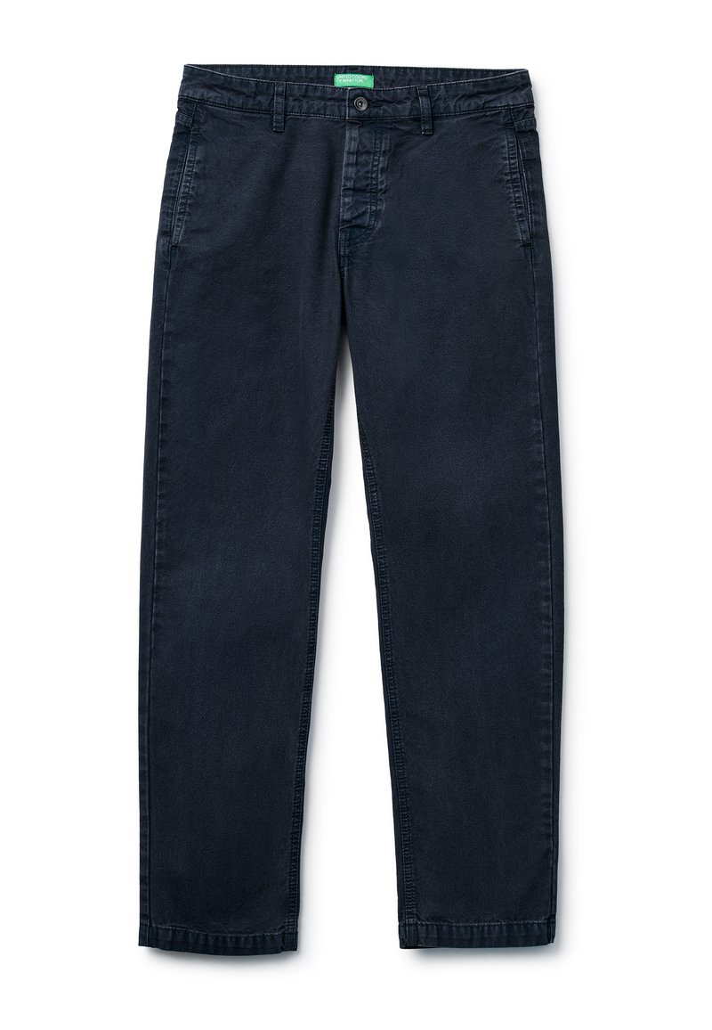 Tmavě modré džínové kalhoty se střihem rovného střihu, s předními kapsami, zapínáním na knoflíky a texturovanou látkou.