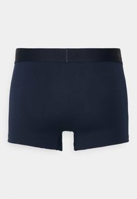 Marina boxershorts med svart elastiskt midjeband, tillverkade av ett mjukt tyg, med en medellång passform och en liten frontöppning.