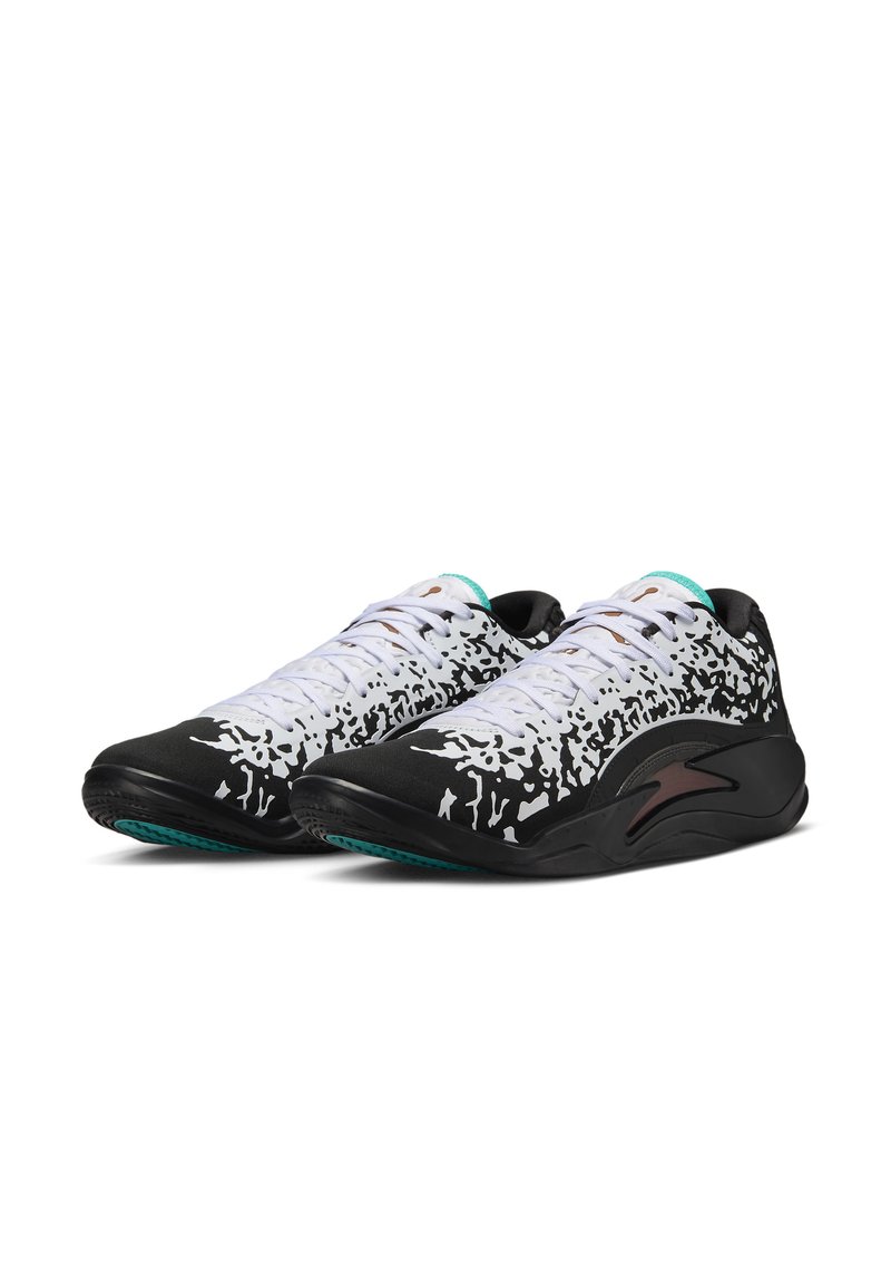 Zapatillas deportivas en blanco y negro con un upper texturizado, que presentan un patrón de salpicaduras, cordones y un acento turquesa en la suela.