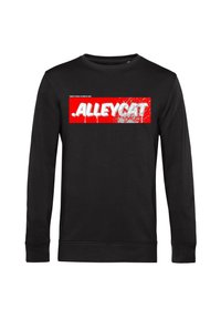 Černá mikina s dlouhým rukávem, na které se nachází červený grafický potisk s textem "ALLEYCAT" v bílé barvě, představující moderní, městský design.