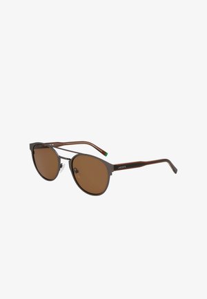 Óculos de sol de tom castanho com uma armação cinza escura e braçadeiras acentuadas em castanho. As características incluem lentes redondas e um ligeiro acabamento metálico.