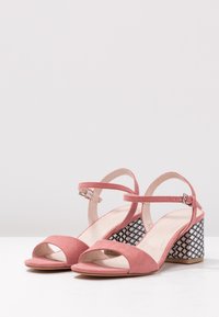 Anna Field Sandaler - coral